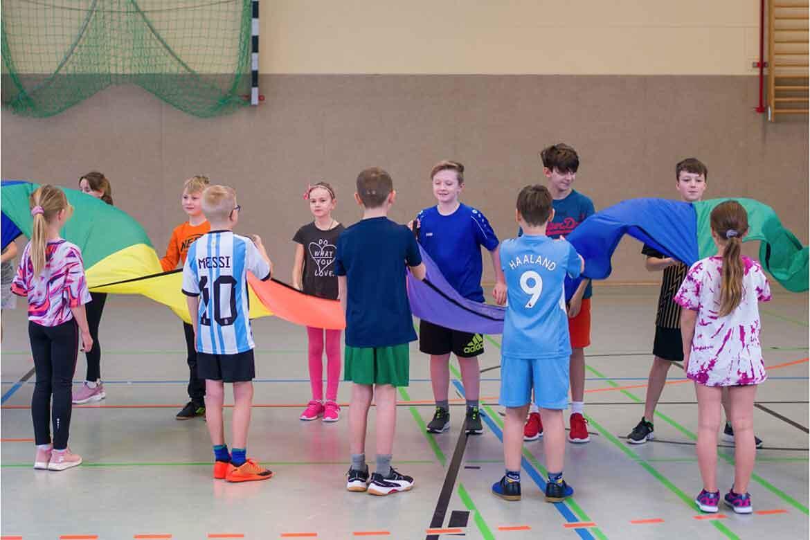 Ryhmäleikkejä Laskuvarjokangas Klubbensport.fi